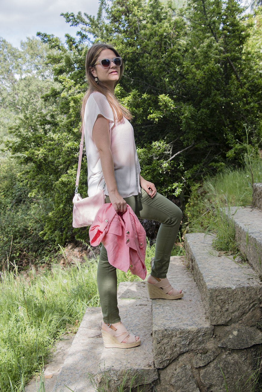 look en rosa y kaki 12