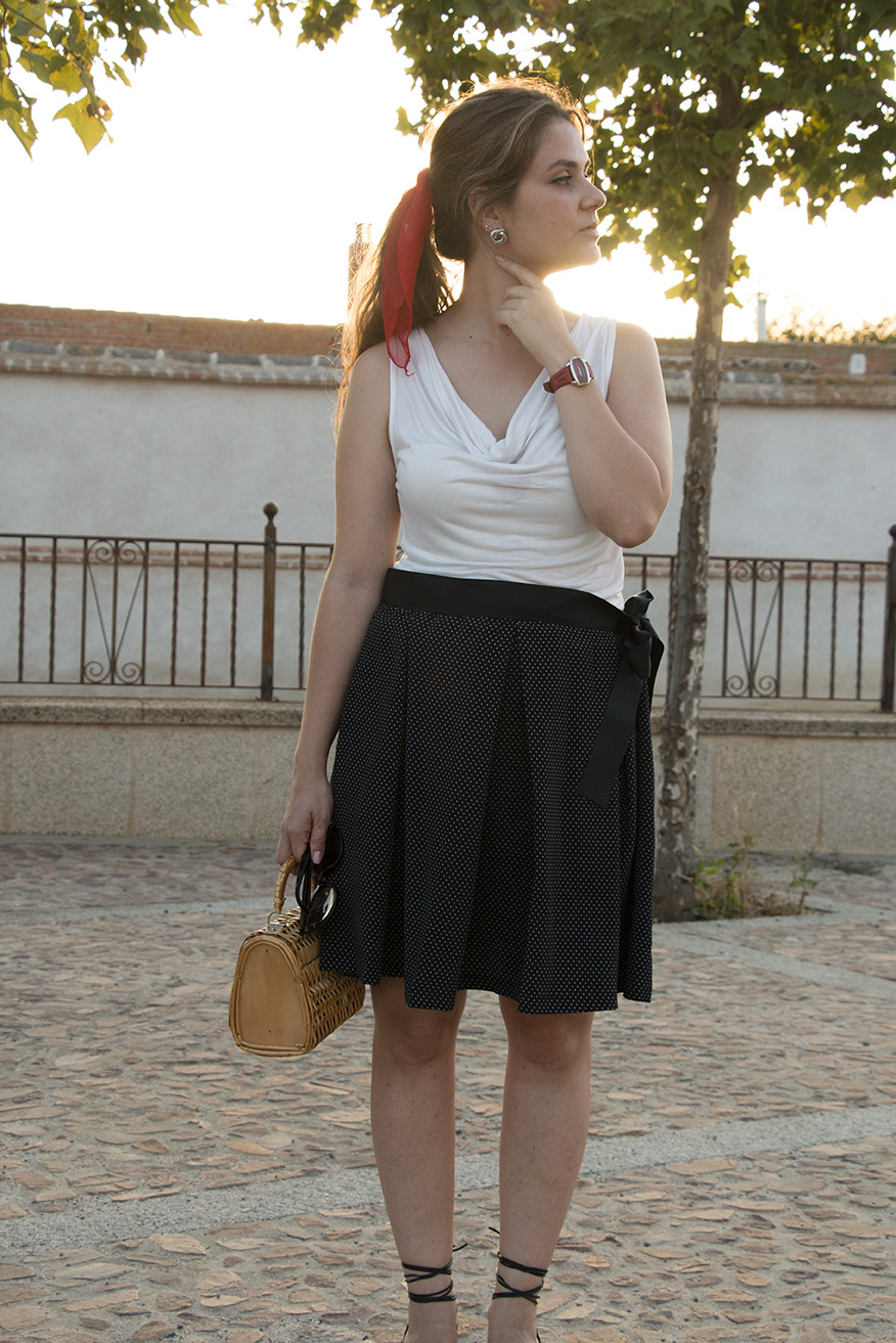 Summer look: red scarf + wicker bag 4