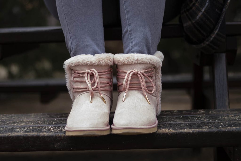 LOOK PINK & GREY, look en rosa y gris. Botas kiabi rosas