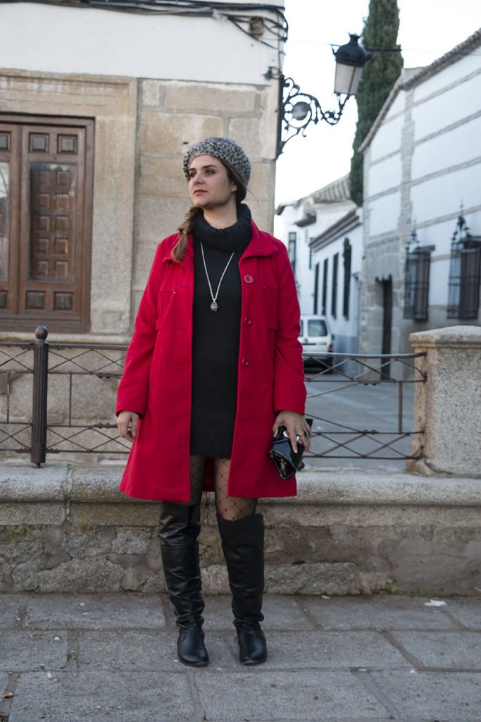 look french girl, abrigo rojo-boina y lbd