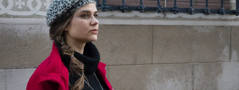 look french girl, abrigo rojo-boina y lbd