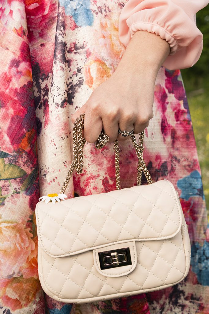 bolso beige estilo chanel