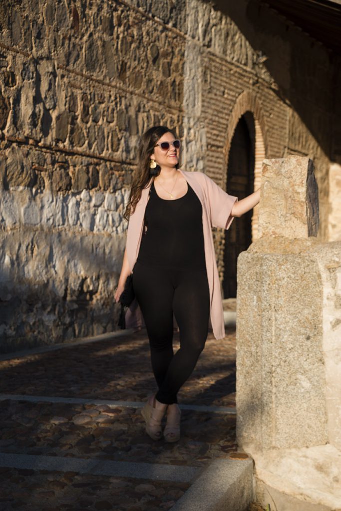 Look premamá básico en negro y nude