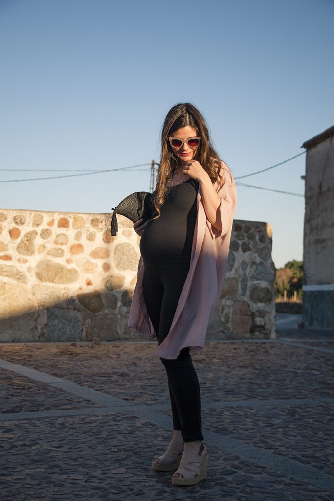 Look premamá básico en negro y nude