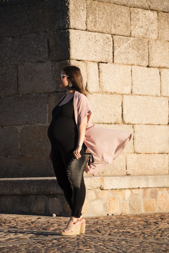 Look premamá básico en negro y nude