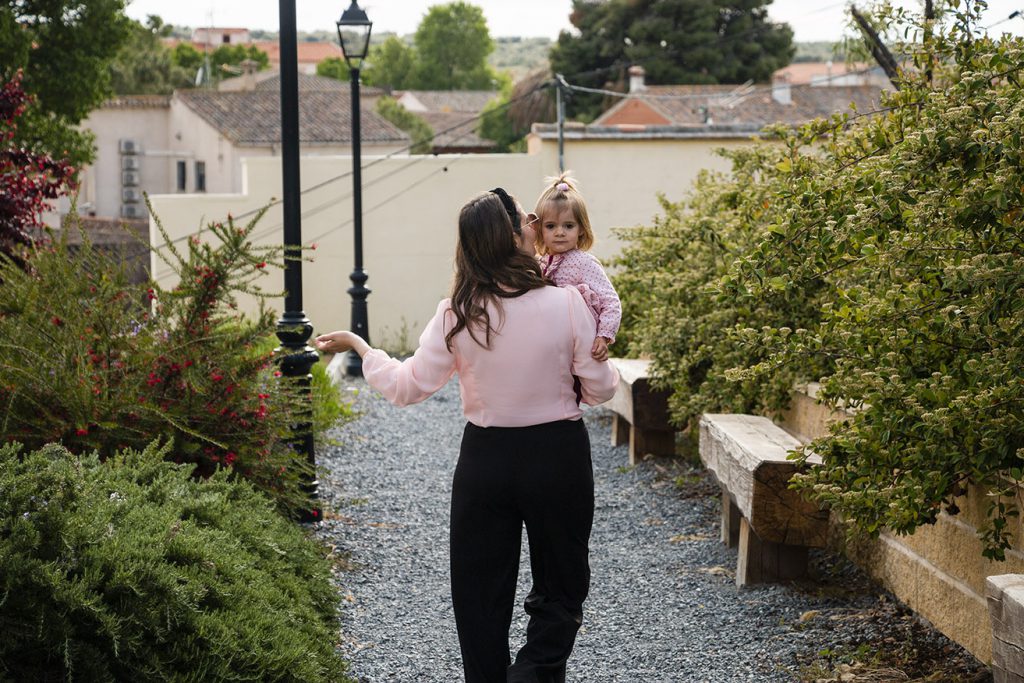 wide leg negro con camisa rosa, Mama y Vera